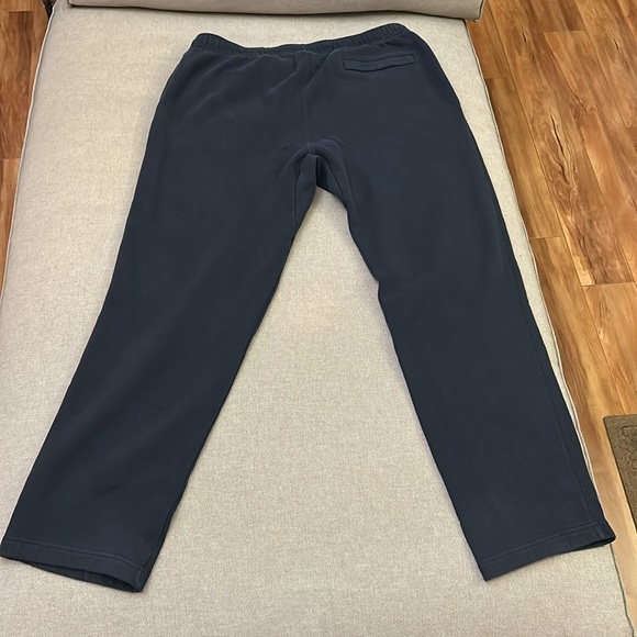 Nike Men’s Large Navy Sweatpants. - Picture 4 of 4